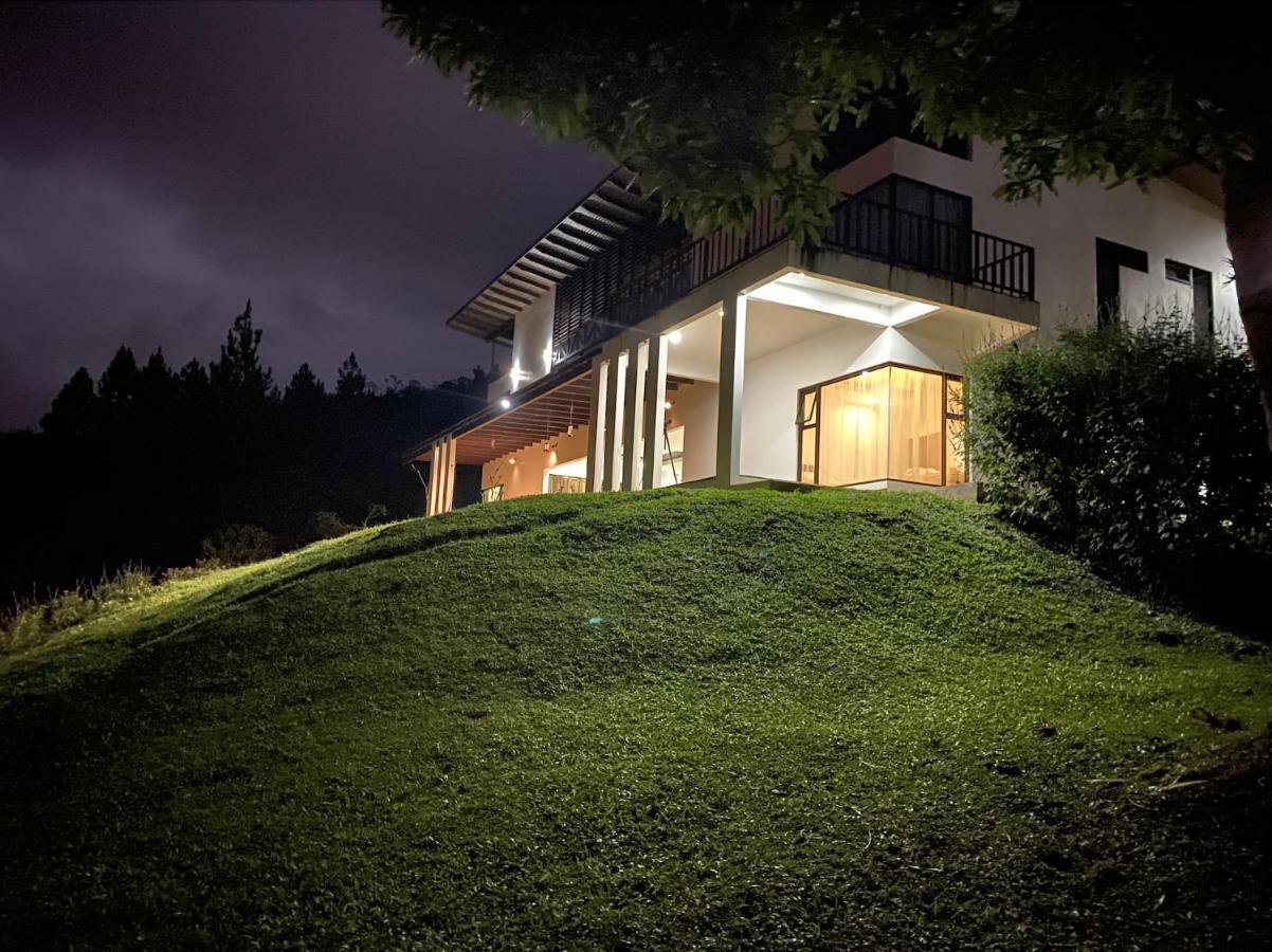 Arte De Plumas Birding Lodge Cartago Bagian luar foto